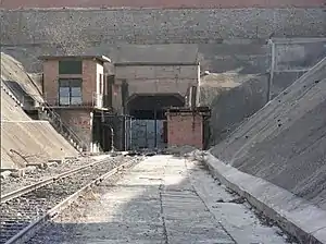 本站西端線路地面出口.   [2011-01-31]. （原始内容存档于2012-07-30）.&nbsp;