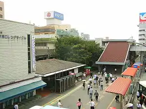 西口站前廣場(攝於2005年8月)
