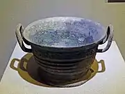 盂盆形、双附耳、无盖、圈足簋,宝鸡青铜器博物院藏