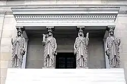 14. 紐約水牛城的奧爾布賴特·諾克斯藝術館。聖·高登斯(英语:)設計的女像柱