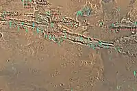 科普剌塔斯四方格地图显示了太阳系中最大峡谷系统水手号谷的详细信息，一些峡谷可能曾经注满了水。该图显示了一些主要峡谷的位置。