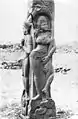 印度中央邦的毘盧(Bharhut)佛塔的公元前2世紀巽伽王朝的夜叉女浮雕,現藏於印度加爾各答印度博物館
