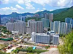 興建中的新校舍（右下方，攝於2010年8月）