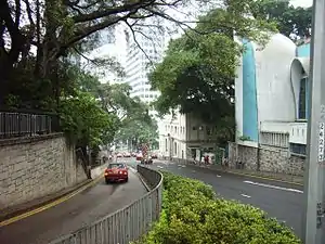 上亞厘畢道行車路下斜往花園道方向