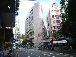 在成和道上的市政大廈(室內街市及公共圖書館)