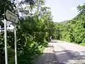 西沙路近澳頭村,為雙向單線無分隔路段