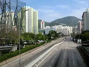 2008年的東京街近麗閣邨一段,左方仍為高爾夫球練習場,圖中央尚未興建長沙灣邨