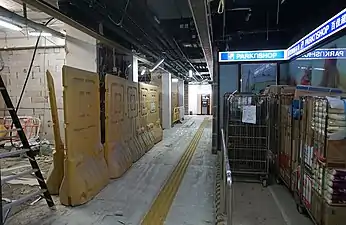 興民商場翻新中舖位(2018年12月)滙豐銀行櫃員機及百佳超市