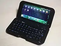 2010年發表的日本第一台採用Android的Smartbookau IS01(日语:)(SHI01)