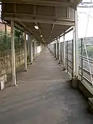 東口起往月台的通道(2006年8月2日)