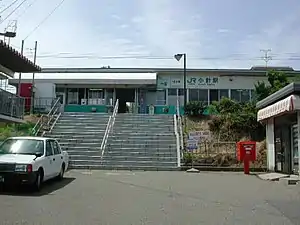 在強化抗震工程前的南出口車站大樓(2004年7月)