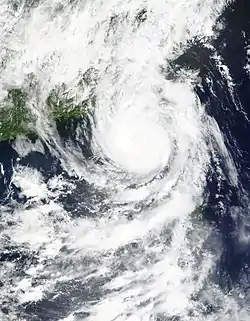 7月8日,位於臺灣西南面、正處最高強度的蓮花