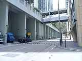 健明邨停車場,位於嶺光街中段部分