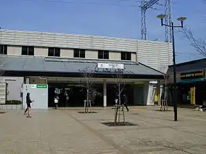 車站出入口(2003年4月)