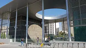伊扎克·纳冯车站入口