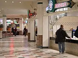 美國維珍尼亞州阿靈頓縣五角大樓城的時穎中心(Fashion Centre at Pentagon City(英语:))美食廣場