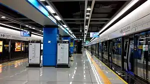 香梅站站台