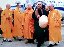 越南临济宗释一行禅师,和着常服的越南比丘