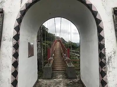 土坂吊橋新橋橋面。