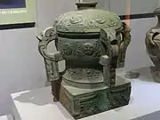 豆形、四半环耳、有盖、方座簋,宝鸡青铜器博物院藏